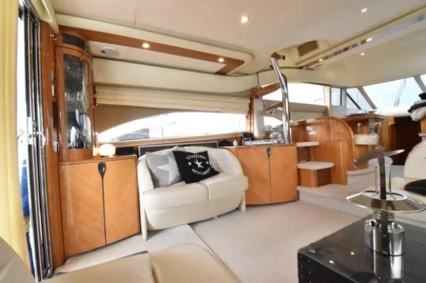 Prodaje se jahta Princess 61 Fly sa 3 kabine i 3 kupatila