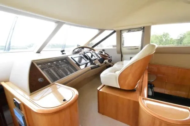 Prodaje se jahta Princess 61 Fly sa 3 kabine i 3 kupatila