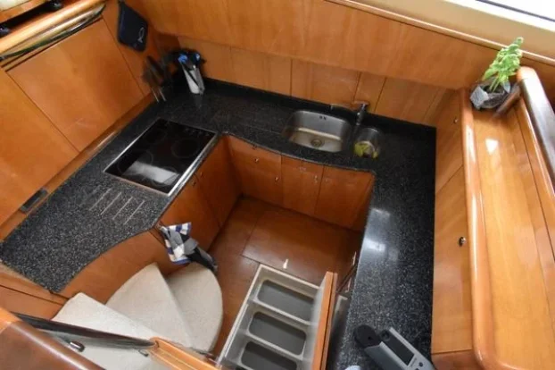 Prodaje se jahta Princess 61 Fly sa 3 kabine i 3 kupatila