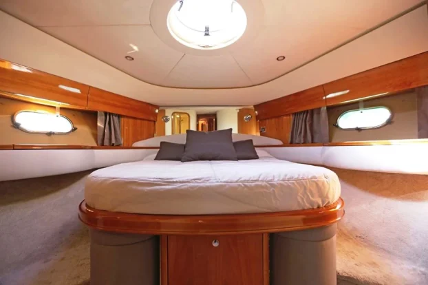 Prodaje se jahta Princess 61 Fly sa 3 kabine i 3 kupatila