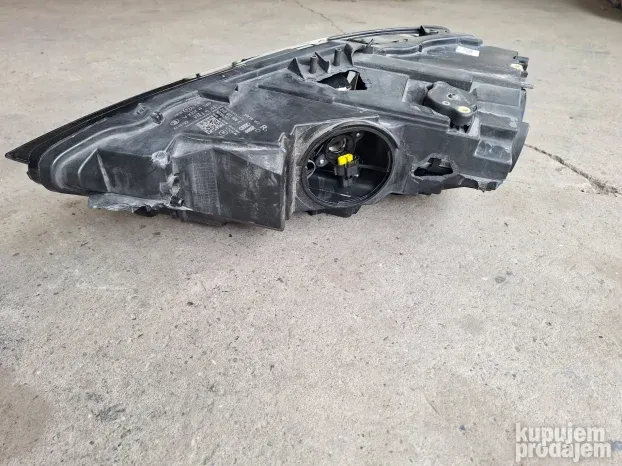 Audi A 3 8V far desni ksenon