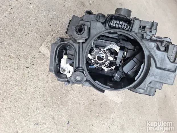 Audi A 3 8V far desni ksenon