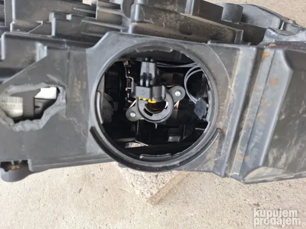 Audi A 3 8V far desni ksenon