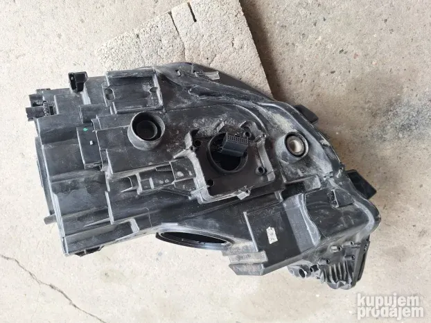 Audi A 3 8V far desni ksenon