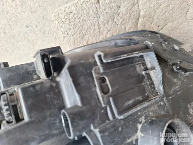 Audi A 3 8V far desni ksenon