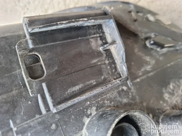 Audi A 3 8V far desni ksenon