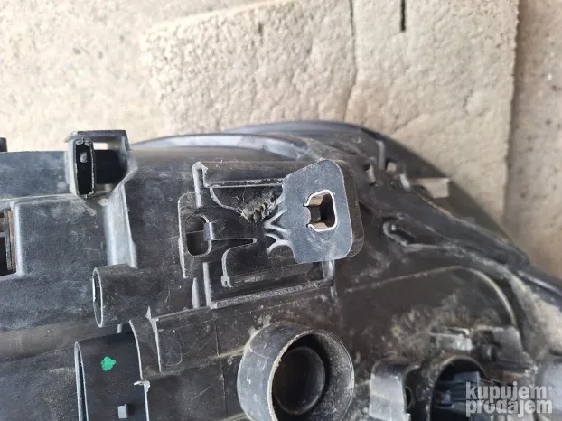 Audi A 3 8V far desni ksenon