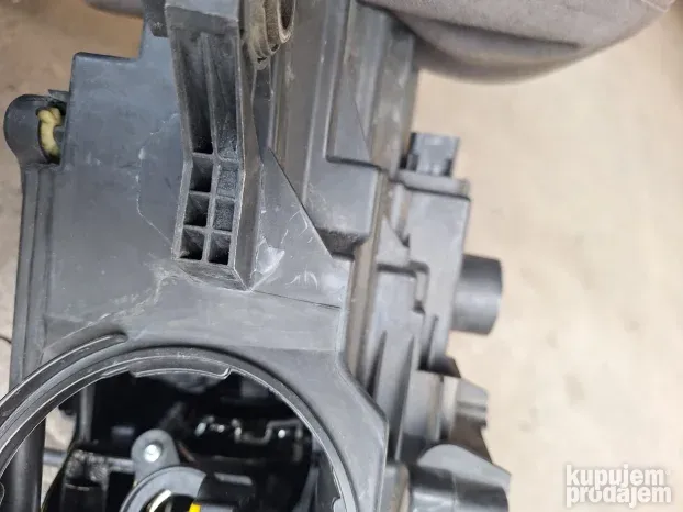 Audi A 3 8V far desni ksenon