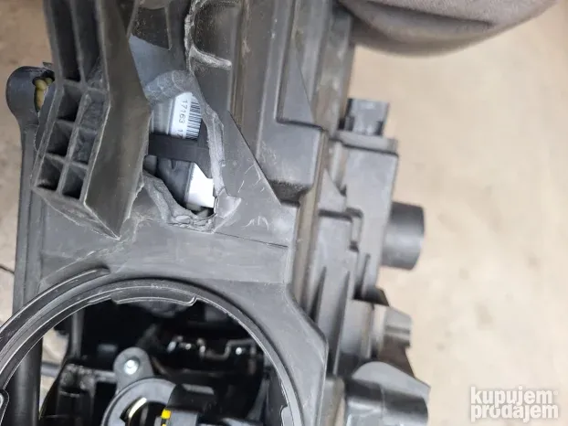 Audi A 3 8V far desni ksenon