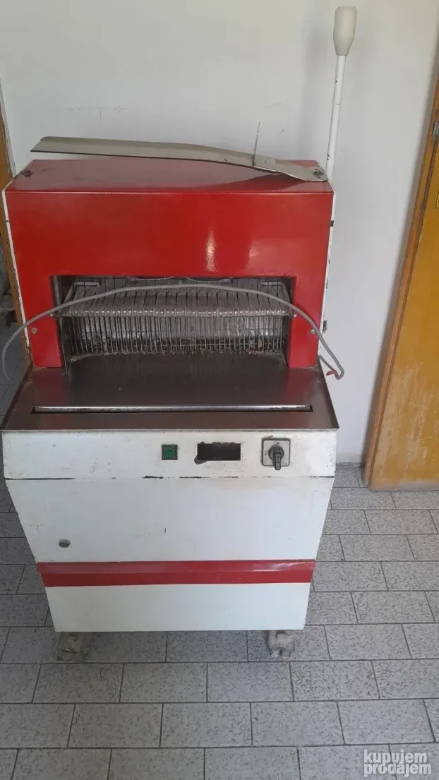RASPRODAJA Pekarske Opreme! Mešalica, Peć, Vitrine, i još!