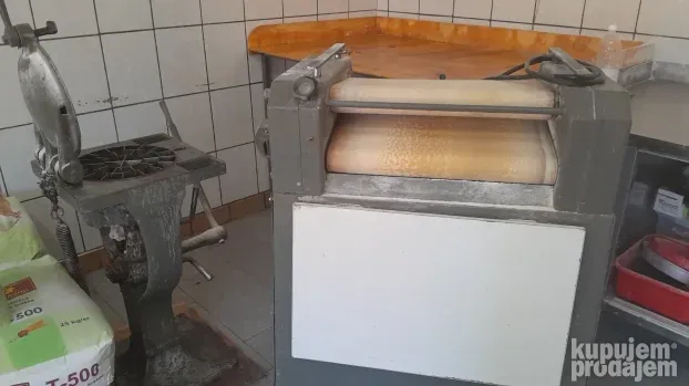 RASPRODAJA Pekarske Opreme! Mešalica, Peć, Vitrine, i još!