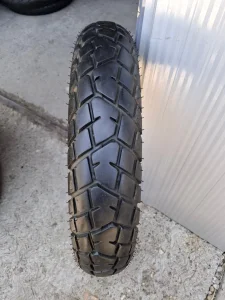 120 90 17 pirelli scorpion at tt  kao novo