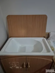 Bambino komoda za bebe sa kadicom
