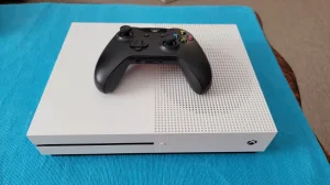Xbox One S, 500gb, original džojstik, Fifa 15