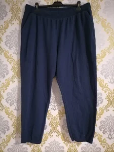 Trenerka plava za punije muškarce