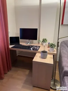 MALM radni sto sa izvlačnom pločom