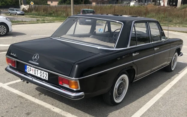 Mercedes-Benz W114 230.6 1968 god.