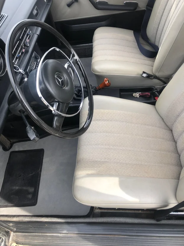 Mercedes-Benz W114 230.6 1968 god.