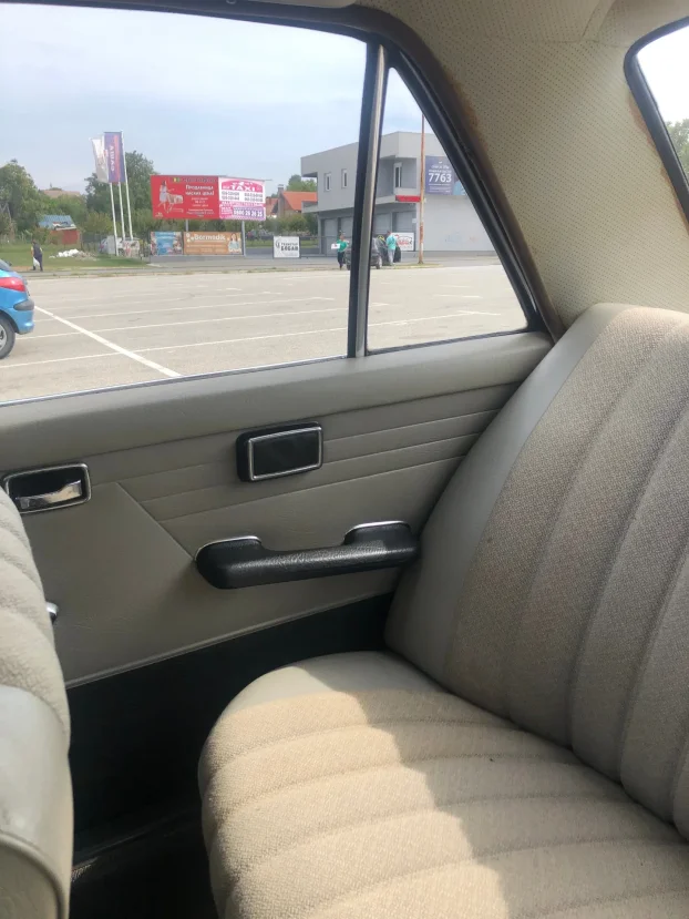 Mercedes-Benz W114 230.6 1968 god.