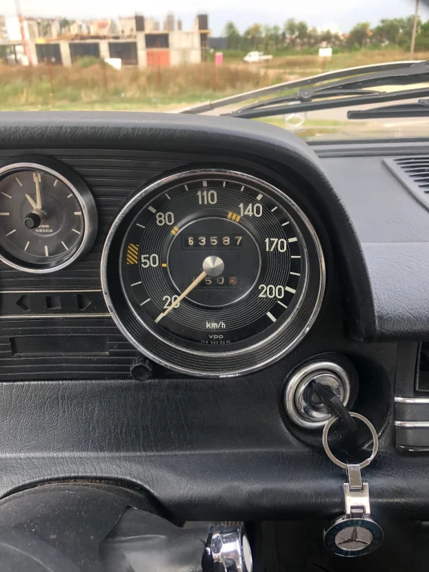 Mercedes-Benz W114 230.6 1968 god.