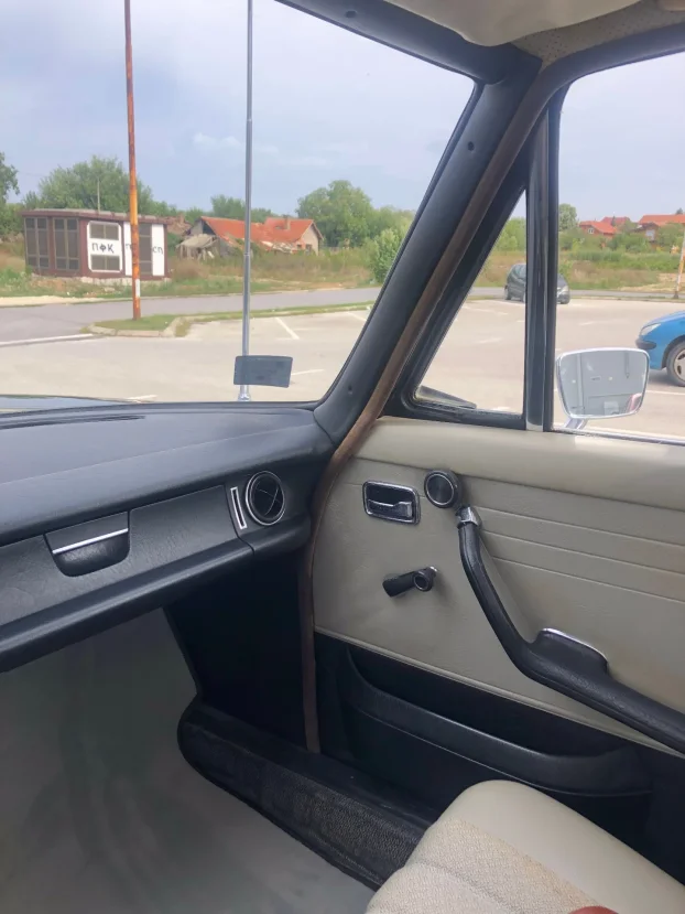 Mercedes-Benz W114 230.6 1968 god.