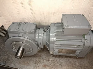 Reduktor 1,5 kw 328  o/min
