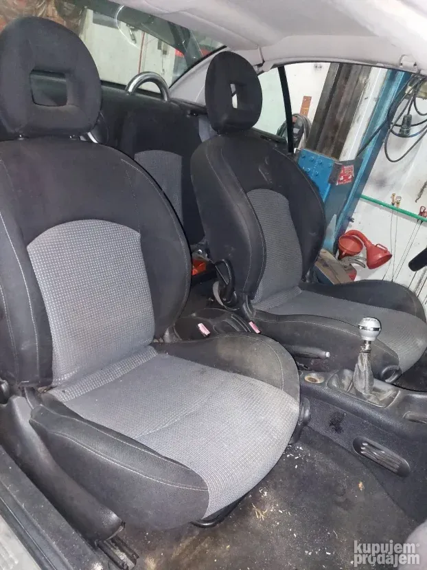 Sedista prednja peugeot 206 pezo 206cc - KupujemProdajem