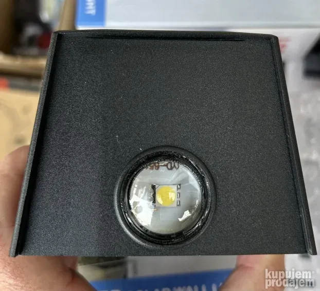 SOLARNA ZIDNA LAMPA solarna lampa za dvoriste dekorativno