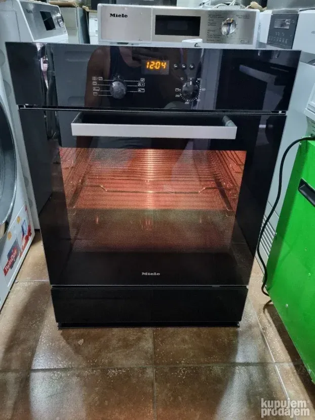 Miele ugradna rerna Crna - sirina 55 cm. - KupujemProdajem