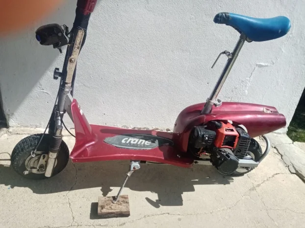 trotinet na benzin
