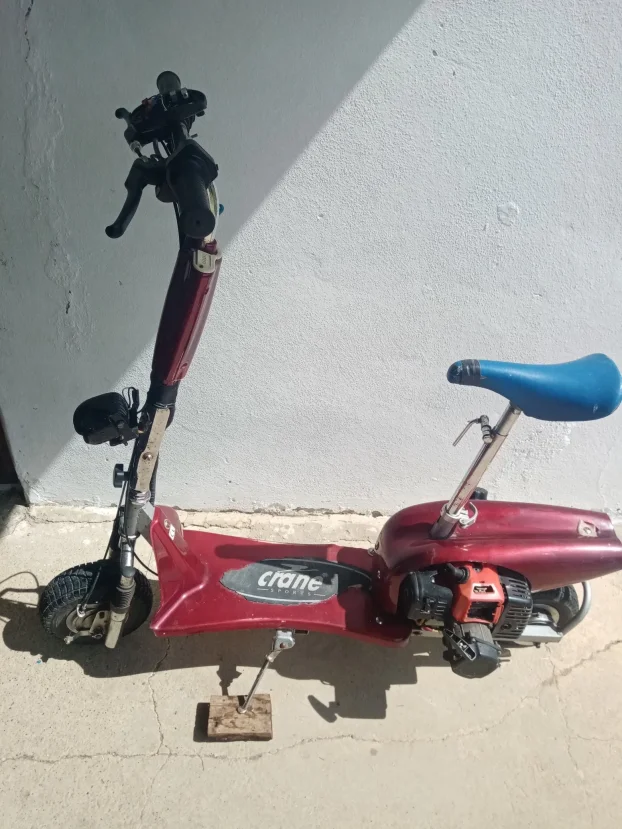 trotinet na benzin