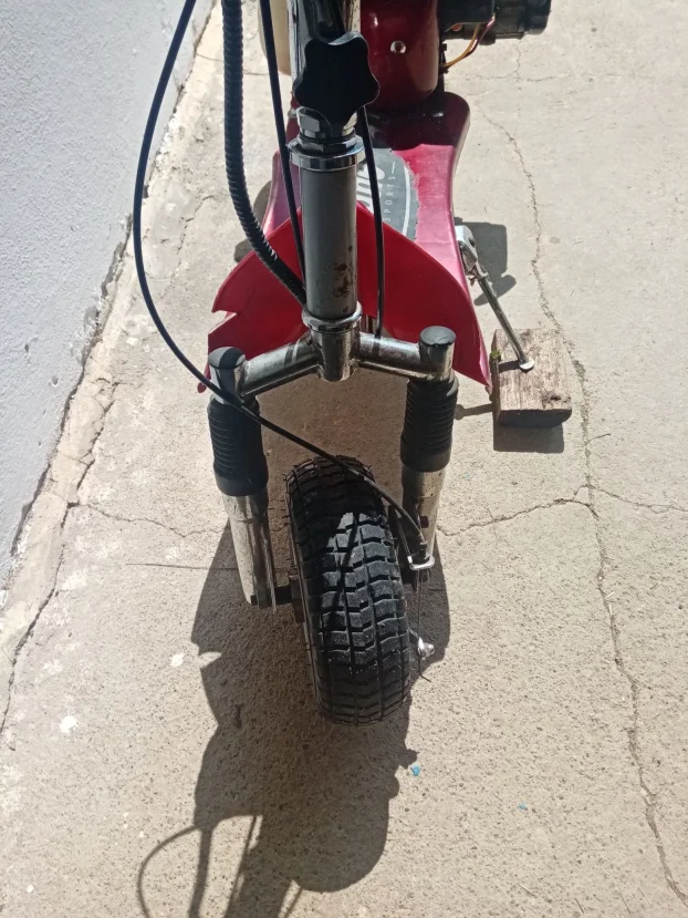 trotinet na benzin