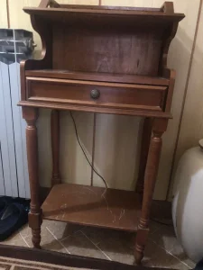 Mala komoda za telefon