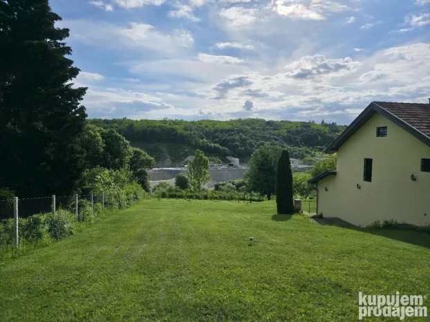 Irig, Širi centar, 3.0 trosobna, 106 m²