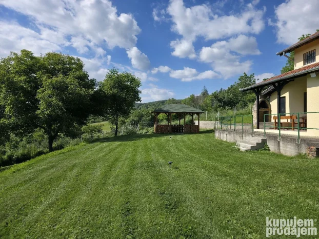 Irig, Širi centar, 3.0 trosobna, 106 m²