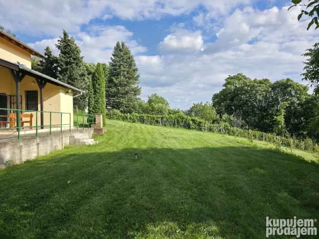 Irig, Širi centar, 3.0 trosobna, 106 m²