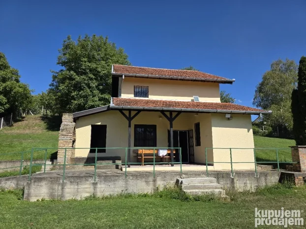 Irig, Širi centar, 3.0 trosobna, 106 m²