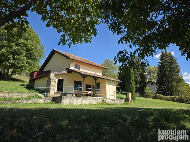 Irig, Širi centar, 3.0 trosobna, 106 m²