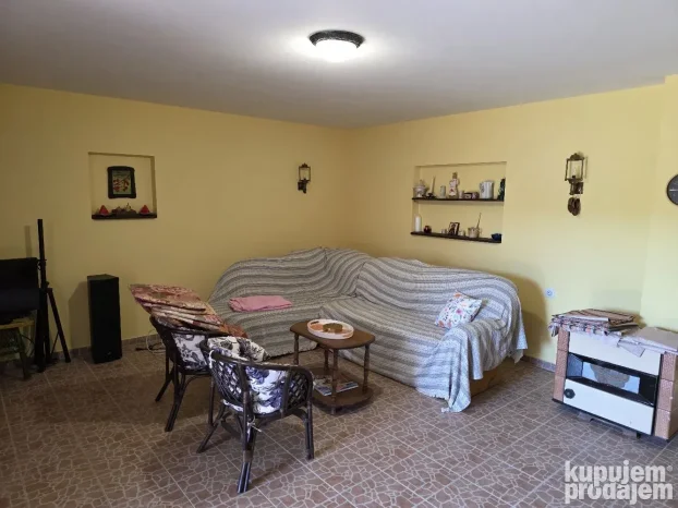 Irig, Širi centar, 3.0 trosobna, 106 m²