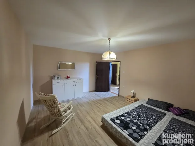 Irig, Širi centar, 3.0 trosobna, 106 m²