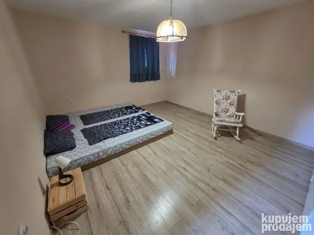 Irig, Širi centar, 3.0 trosobna, 106 m²