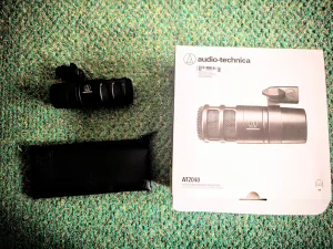 Audio-Technica AT2040 dinamički mikrofon za podcast studio