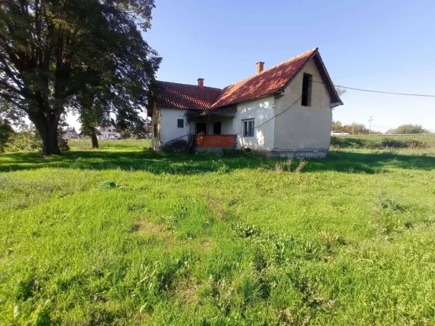 Izdavanje, Plac 64 ara sa starom kućom 104m2, Stubline