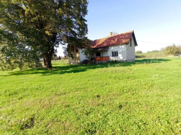 Izdavanje, Plac 64 ara sa starom kućom 104m2, Stubline