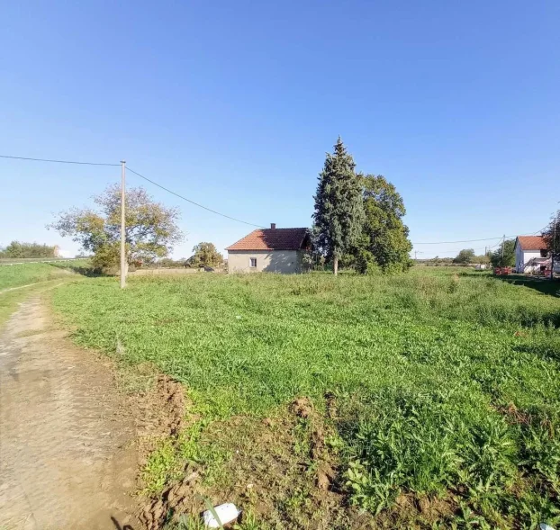 Izdavanje, Plac 64 ara sa starom kućom 104m2, Stubline