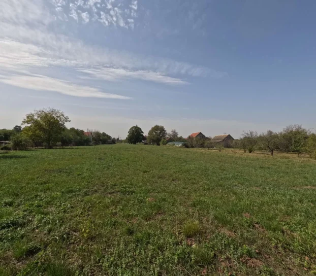 Izdavanje, Plac 64 ara sa starom kućom 104m2, Stubline