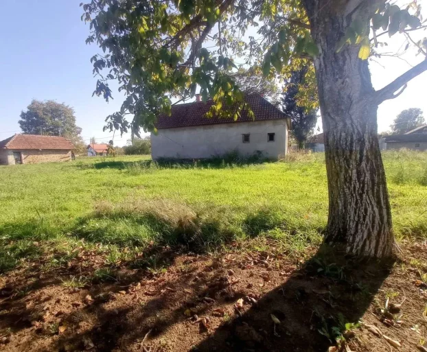 Izdavanje, Plac 64 ara sa starom kućom 104m2, Stubline