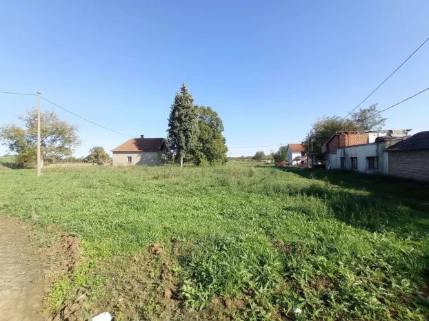 Izdavanje, Plac 64 ara sa starom kućom 104m2, Stubline