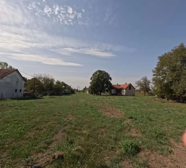 Izdavanje, Plac 64 ara sa starom kućom 104m2, Stubline