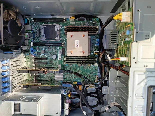 Dell T430 E5-2667 v4 128 GB H730 Raid + HBA330 16x sff